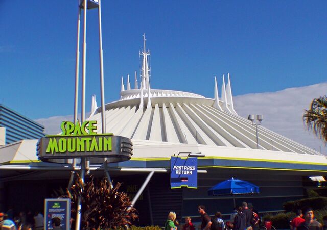 File:Spacemountain.jpg