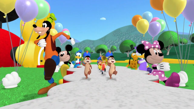 File:Mickey's little parade song-004.jpg