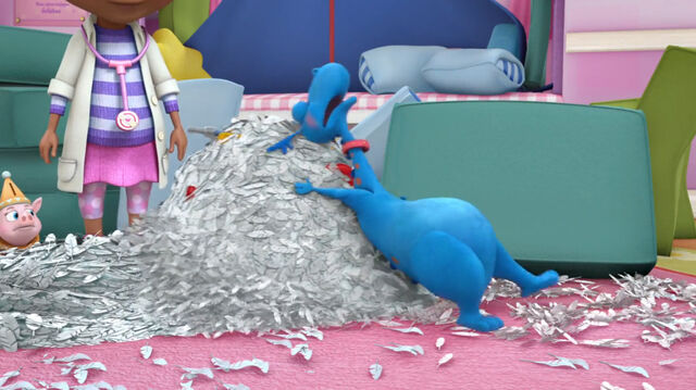 File:Stuffy and feathers.jpg