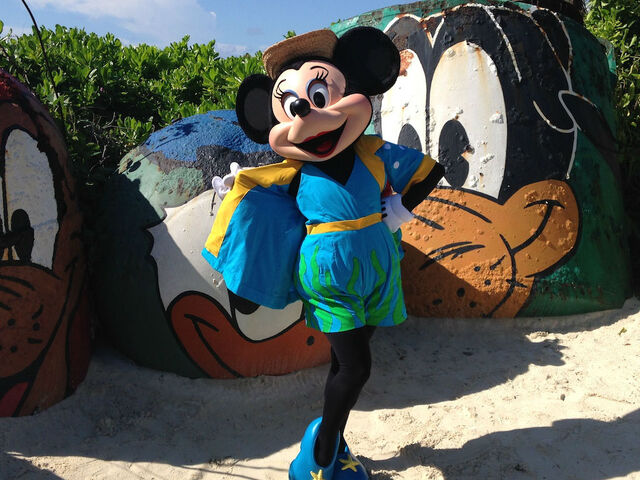File:DCL Characters MinnieCastawayCay.jpg