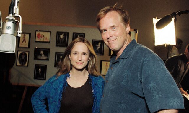 File:Still-of-holly-hunter-and-brad-bird-in-superhjältarna-(2004)-large-picture.jpg