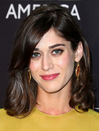 File:Lizzy Caplan.jpg