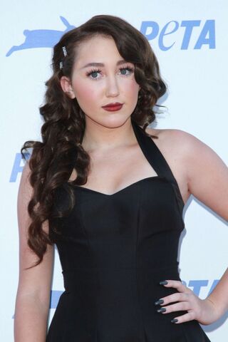 File:Noah-Cyrus--PETAs-2015-Party--02-662x993.jpg