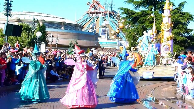 File:Disneyland Magic Everywhere Parade.jpg