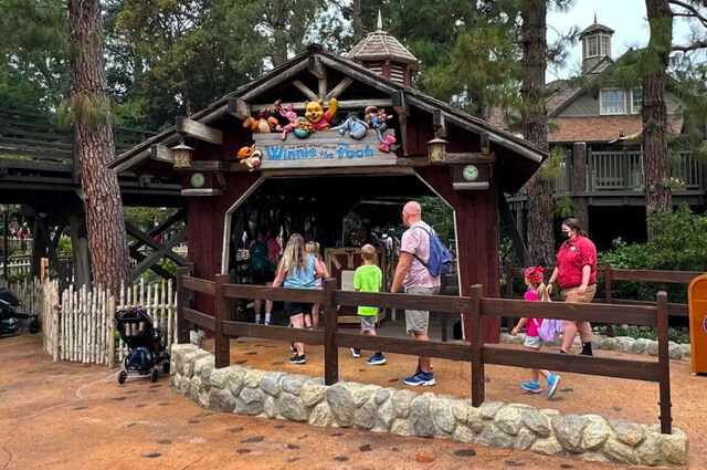 File:Disneyland-WinniePooh-sign.jpg