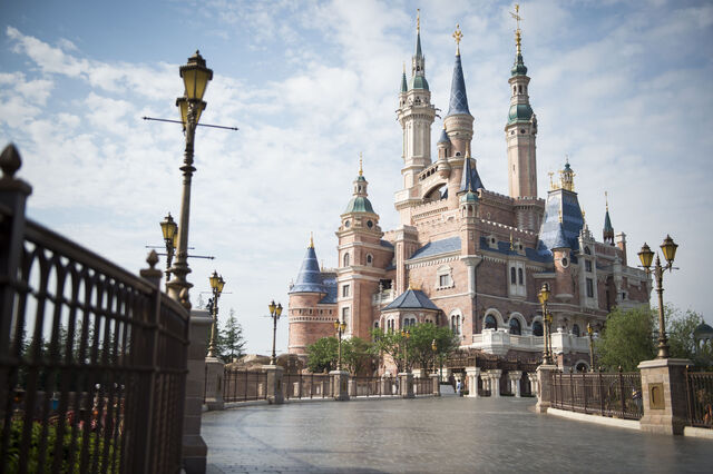 File:Shanghai Disneyland Special 06.jpg