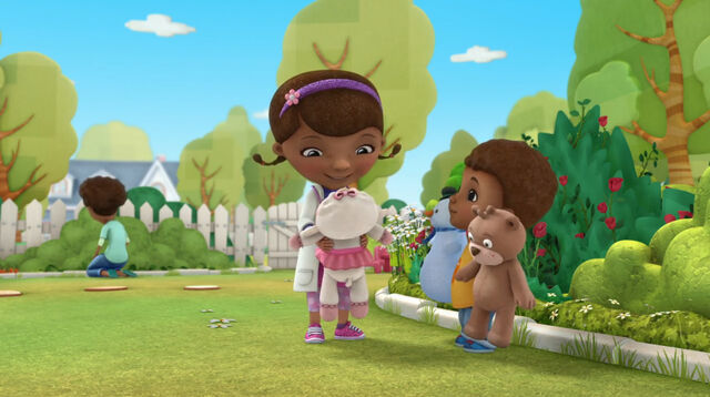 File:Doc and donny holding stuffed toys.jpg