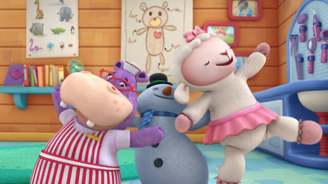File:Hallie, chilly and lambie.jpg