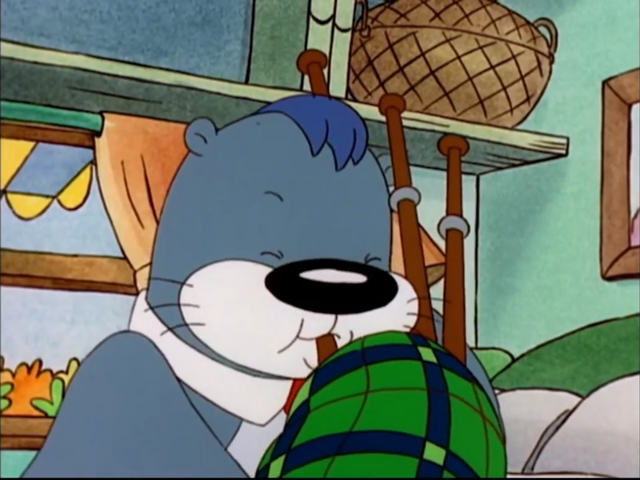 File:Ernie bagpipe playing.png