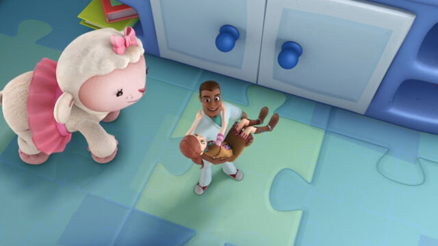 File:Lambie, dress up daisy and dress up declan.jpg