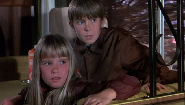 File:Escape-to-witch-mountain-disneyscreencaps.com-5849.jpg