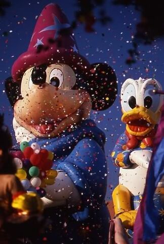 File:Mickey and Donald Balloons.jpg