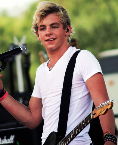 File:-ross-lynch-32422269-500-611.jpg