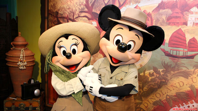 File:Adventurers-outpost-meet-mickey-minnie-1-9.jpg
