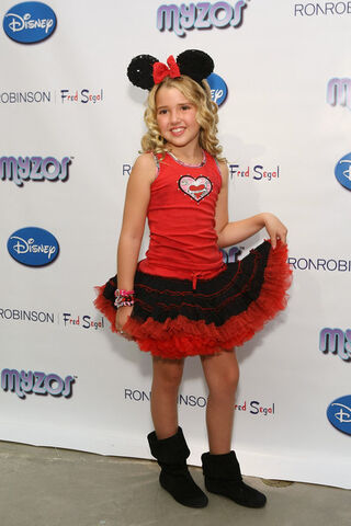 File:Myzos+Presents+Official+Launch+New+Disney+4avZHn oUCLl.jpg