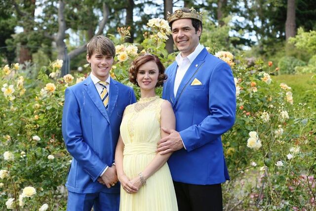 File:Auradon Royal Family 2.jpg
