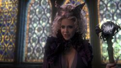 Once-upon-a-time-1x22-a-land-without-magic-2385.jpg
