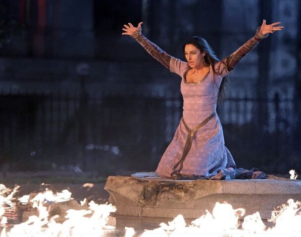 File:Monica-bellucci-sorcerers-apprentic.jpg