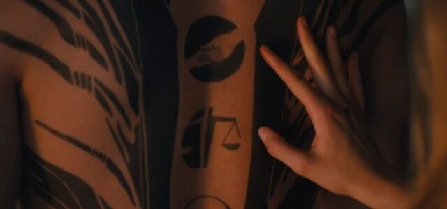 File:Shailene-woodley-theo-james-kiss-in-new-divergent-clip-10.jpg