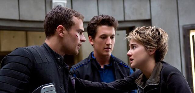 Archivo:Insurgent-still-four-peter-tris-fi.jpg