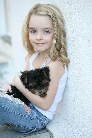 File:McKenna Grace 1.jpg