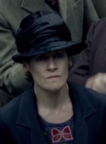 File:FemaleHecklerS1E6.png