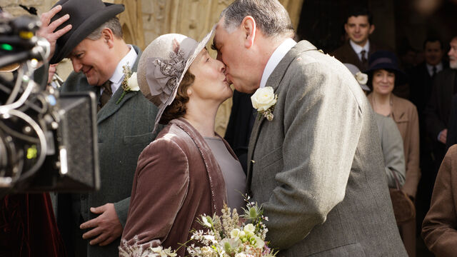 File:Downton-abbey-s6-e3-wedding-7.jpg