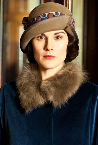 File:Mary with fur collar.jpg