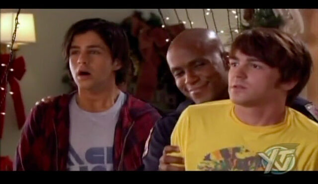 File:Merry-christmas-drake-and-josh-17.jpg