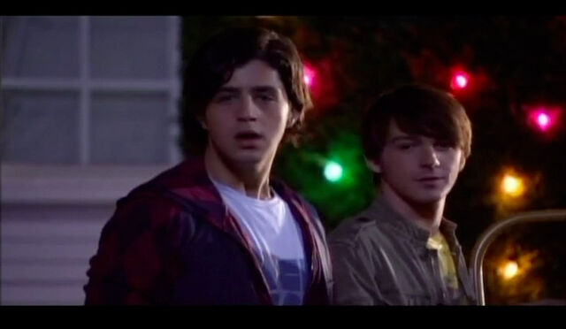 File:Merry-christmas-drake-and-josh-14.jpg