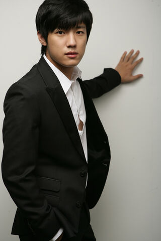 Archivo:Suh Joon Young5.jpg