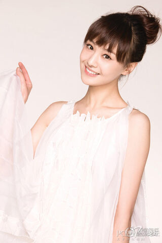 Archivo:Zheng Shuang1.jpg