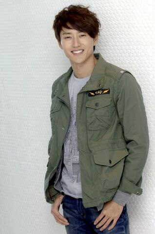 Archivo:Hyun Woo Sung5.jpg