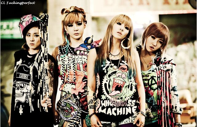 Archivo:2NE1-Ugly-MV-Photo-1.jpg