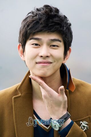 Archivo:Yoon Kyun Sang12.jpg
