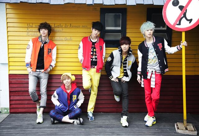 Archivo:20120502promotouch.jpg