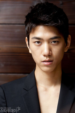 Archivo:Sung Joon7.jpg