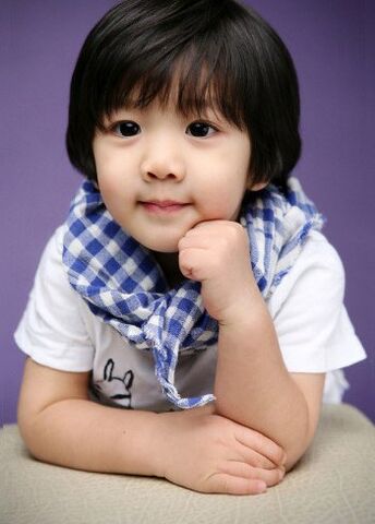 Archivo:3c7c965bb781c95c yoogeun2.jpg