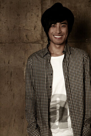Archivo:Yoon Hyuk2.jpg