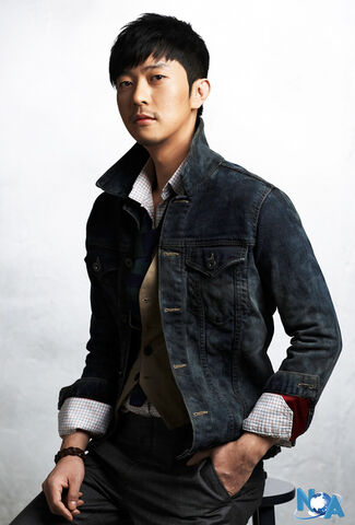 Archivo:Yoon Gun3.jpg