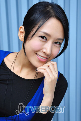 Archivo:Han Young4.jpg