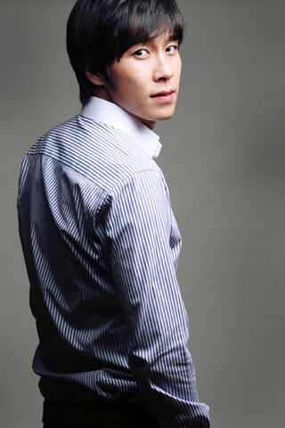 Archivo:Hwang Gun5.jpg