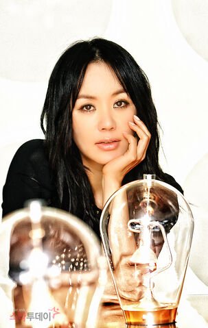 Archivo:UhmJung Hwa6.jpg