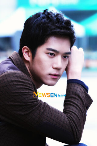 Archivo:Ha Suk Jin7.jpg