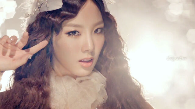 Archivo:The-boys-taeyeon-mv-teaser.jpg