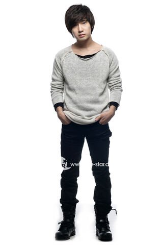 Archivo:Ryu Duk Hwan5.jpg