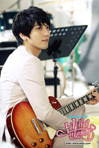 Archivo:Lee shin.jpg