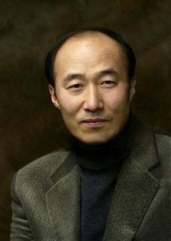 Archivo:Yoon Joo Sang.jpg