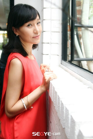 Archivo:Jin Kyung7.jpg