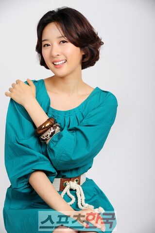 Archivo:Lee Chung Ah3.jpeg